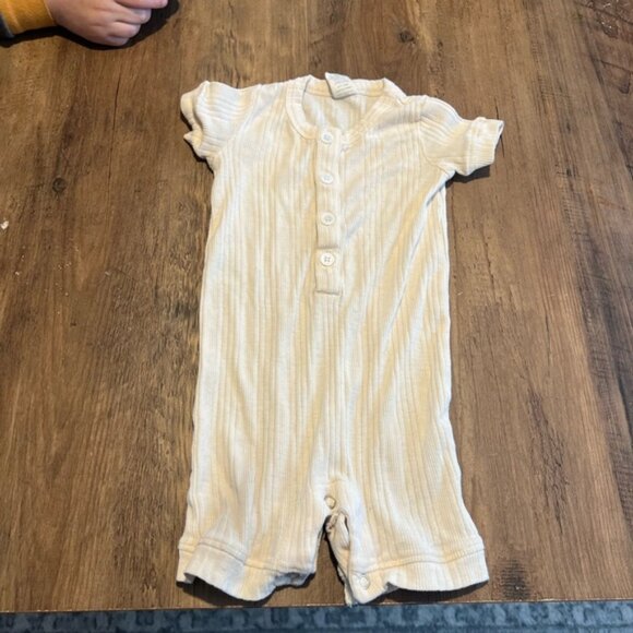 Kate Quinn romper 6 - Picture 6 of 6